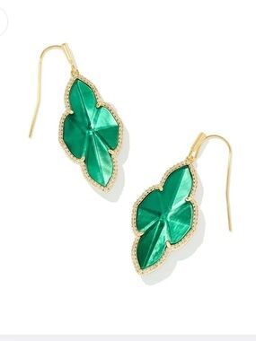 NWT Kendra Scott Gold Abbie Drop Earrings in Emerald Green